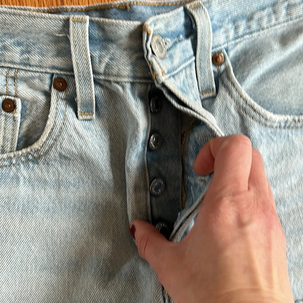 Women’s LEVI’s 501 cut off shorts 100% cotton button fly size 26 - Picture 2 of 7
